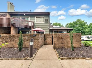 2608 Leona Ln, Coraopolis, PA 15108