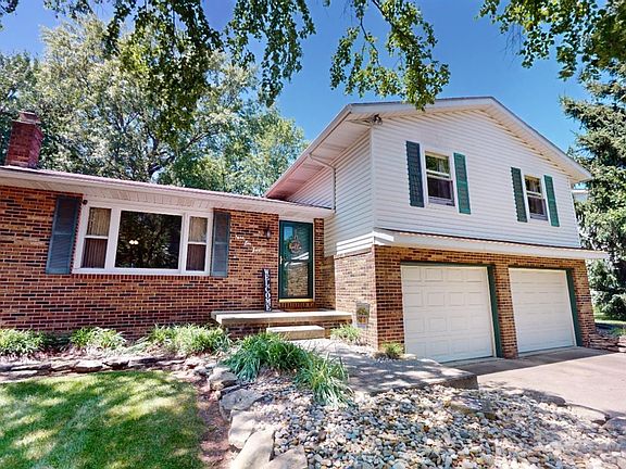 4th image of 912 Tamarack Dr