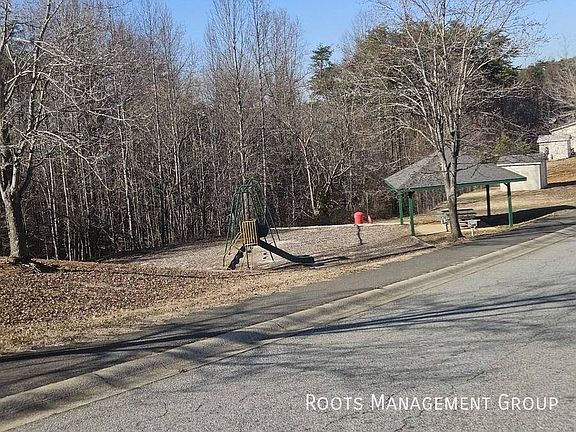 2nd image of 114 Brookview Dr #164
