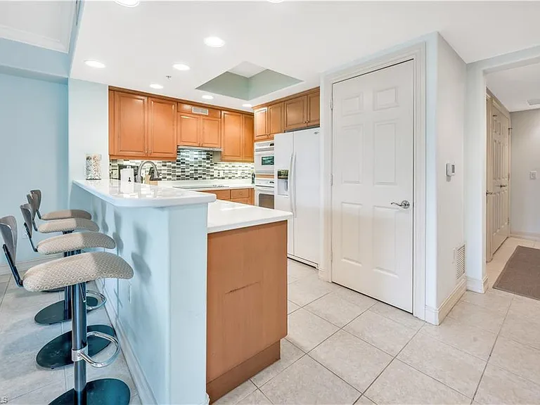 2748 Tiburon Blvd E #C-301 — Photo 11