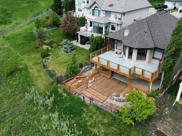 121 N Edgeridge Park NW, Calgary, AB T3A 6B1