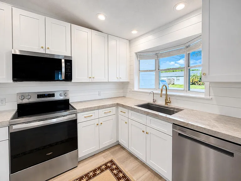 341 Suwanee Ave — Photo 21