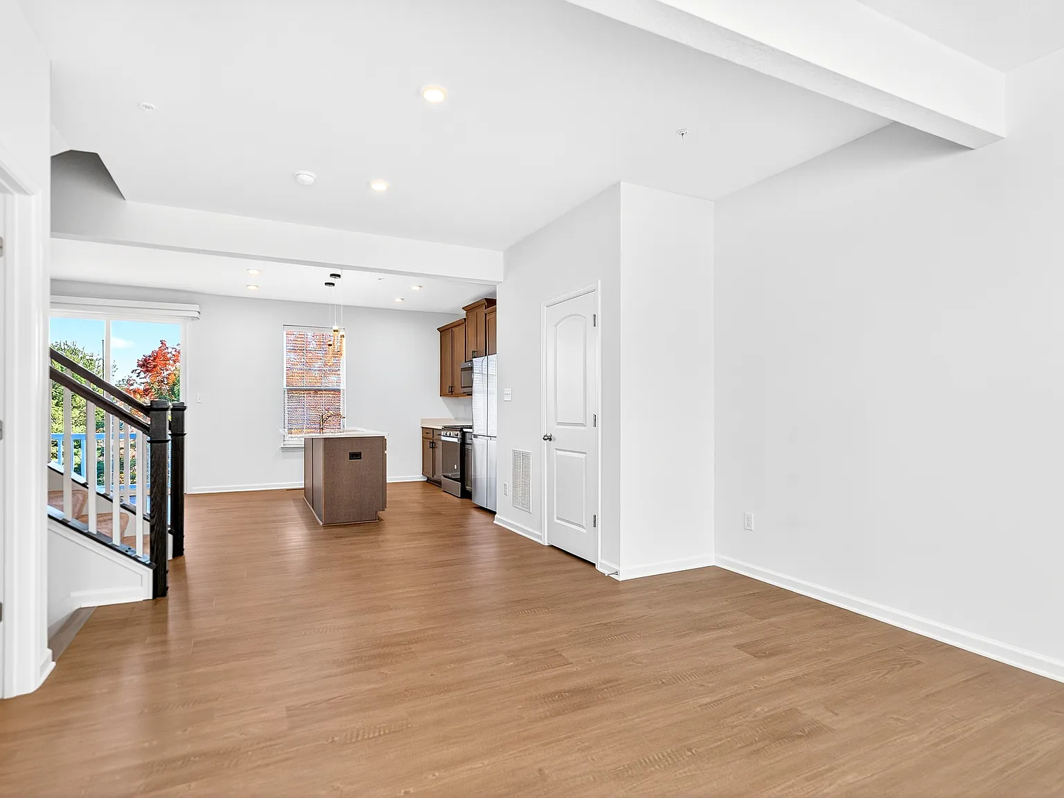 3 bed, 2.5 bath, 2246 sqft, $2,600 — Photo 2