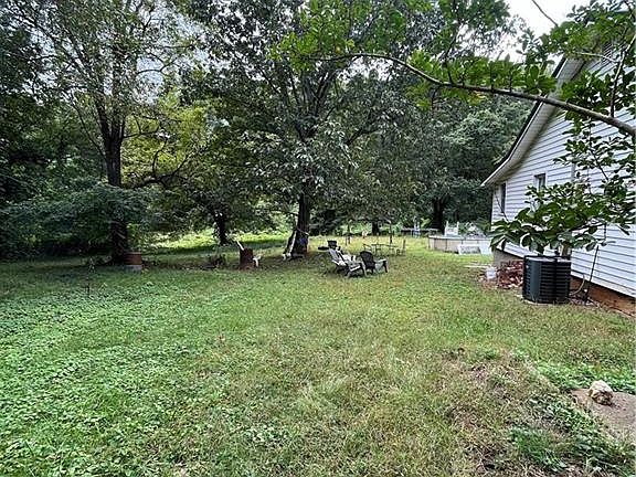 2nd image of 2204 Willard Rd
