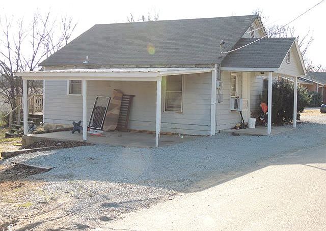 2nd image of 2003 Thompson St