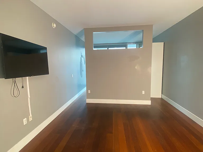 111 N 12th St #1411 — Photo 12