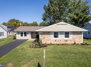 31 Earnshaw Ln, Willingboro, NJ 08046