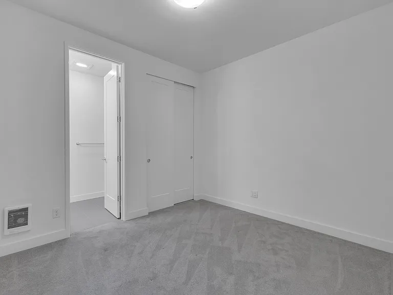 13511 SE 68th Pl — Photo 5