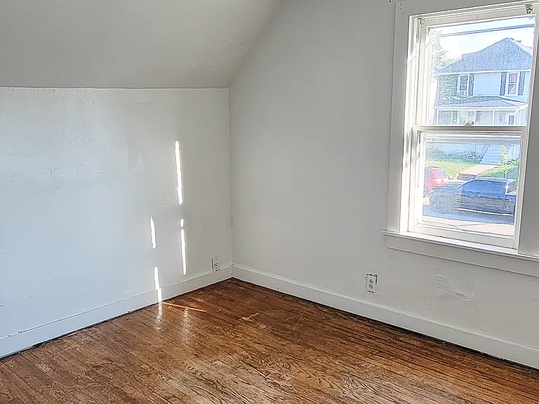542 7th Ave S — Photo 33