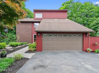 22 Delehunt Dr, East Greenbush, NY 12061