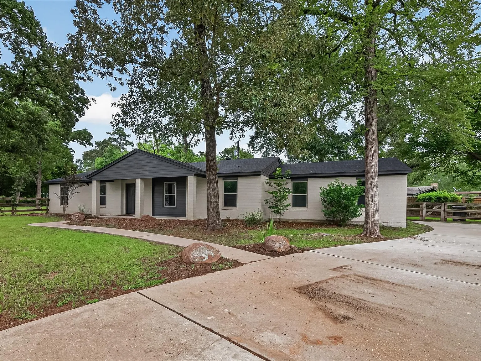 4 bed, 2058 sqft, $2,500 — Photo 2