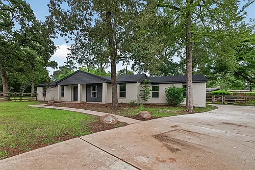 House in Magnolia, Montgomery - View 2