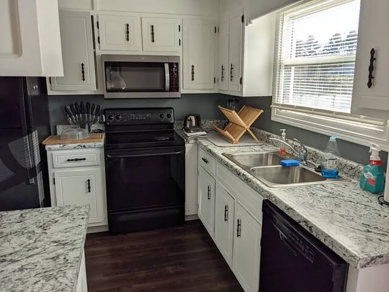 9003 Mahogany Row SE #B — Photo 5