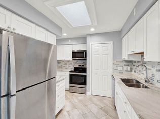 4047 W Maple Rd APT B-202, Bloomfield Hills, MI 48301