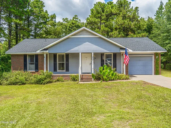 207 Whitechapel Lane, Raeford, NC 28376
