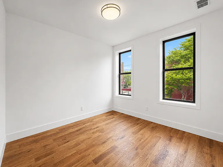645 Vermont St #2R — Photo 2