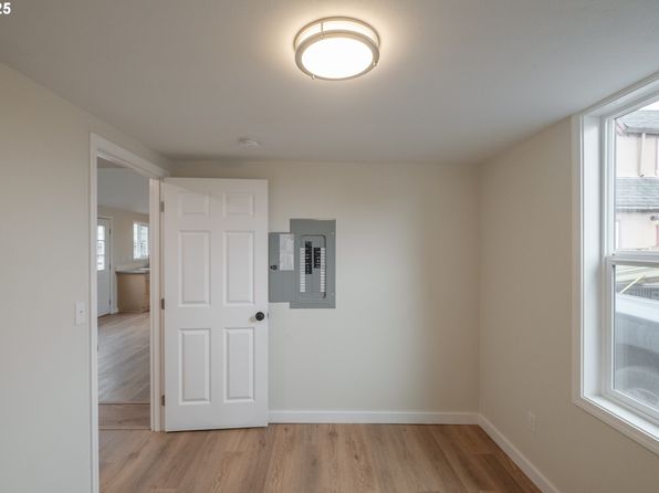 portland-oregon-176559619 picture