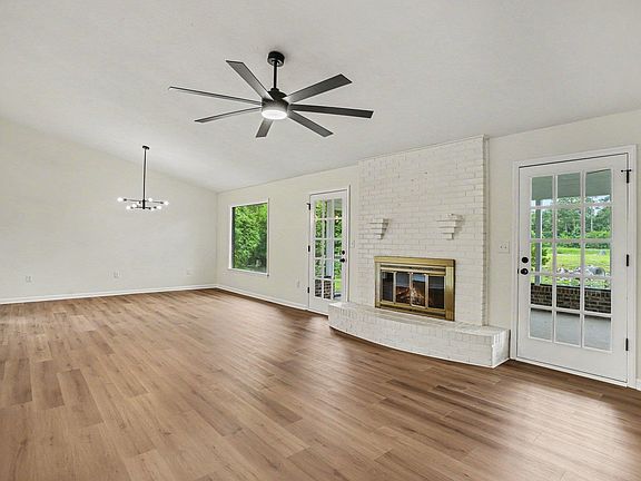 3rd image of 903 Plantation Dr.