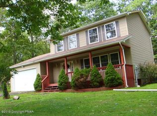 110 Swartsburo Dr, Bushkill, PA 18371