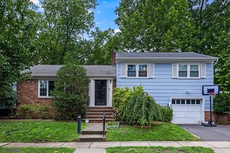 106 Greenwood Dr