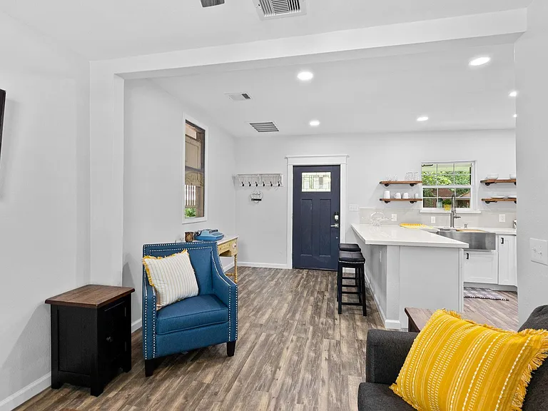 412 Waco Ave — Photo 7