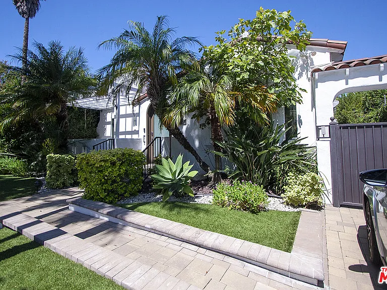 1173 S Point View St — Photo 2