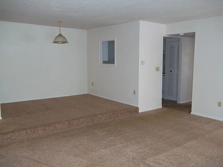 Windsor Gardens Apartments — Photo 39