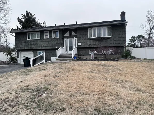 19 Kilmer Avenue, Dix Hills, NY 11746