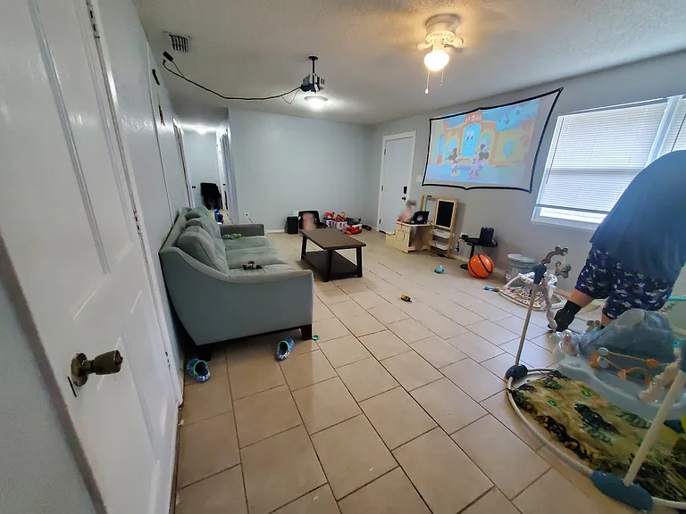 909 Howard St — Photo 9