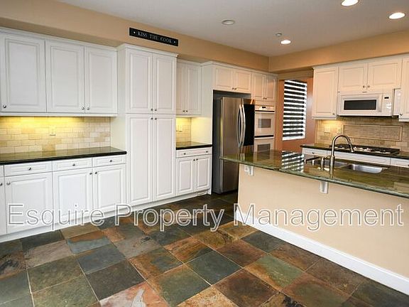 4th image of 621 Riviera Ct