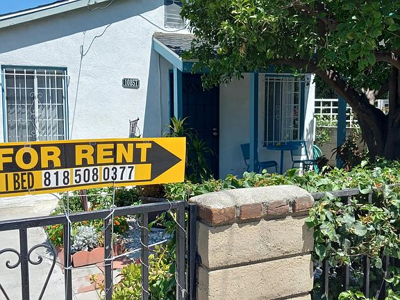 3rd image of 10857 Blix St