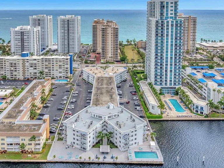 1913 S Ocean Dr #422 — Photo 1