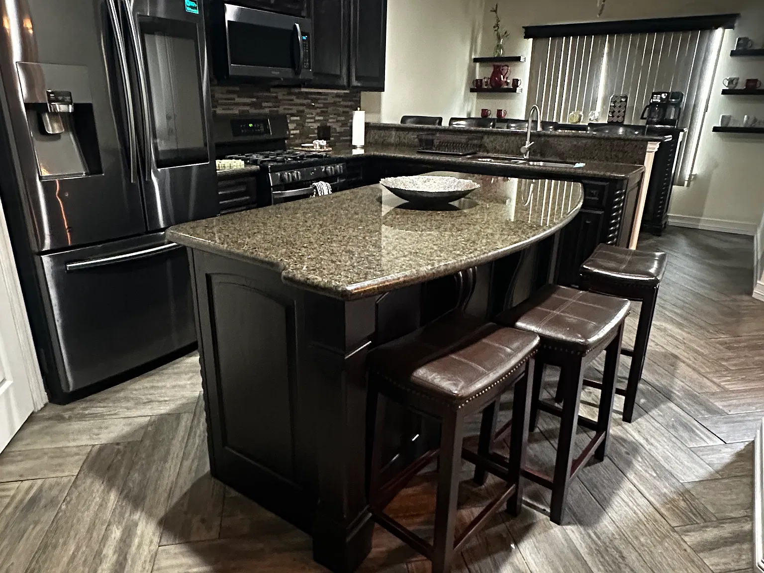 4 bed, 2467 sqft, $2,300 — Photo 1
