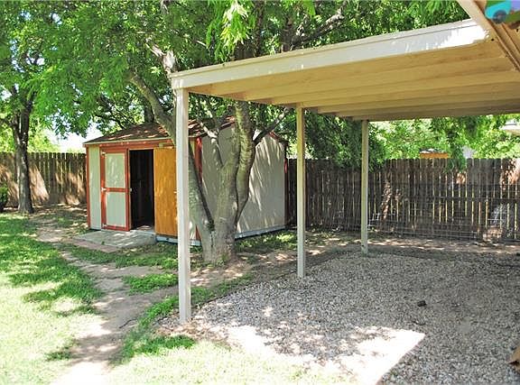 2nd image of 205 Chandler Crossing Trl