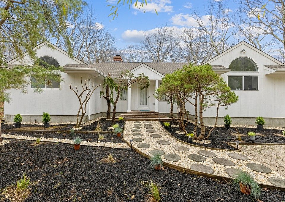 1st image of 155 Sea Farm Ln