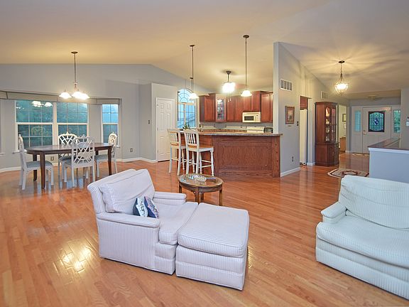 4th image of 167 Lindbergh Place Dr