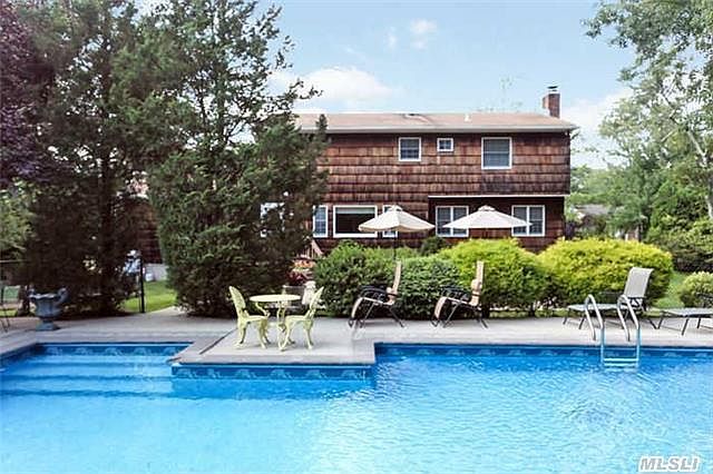2nd image of 14 Broadoak Ln