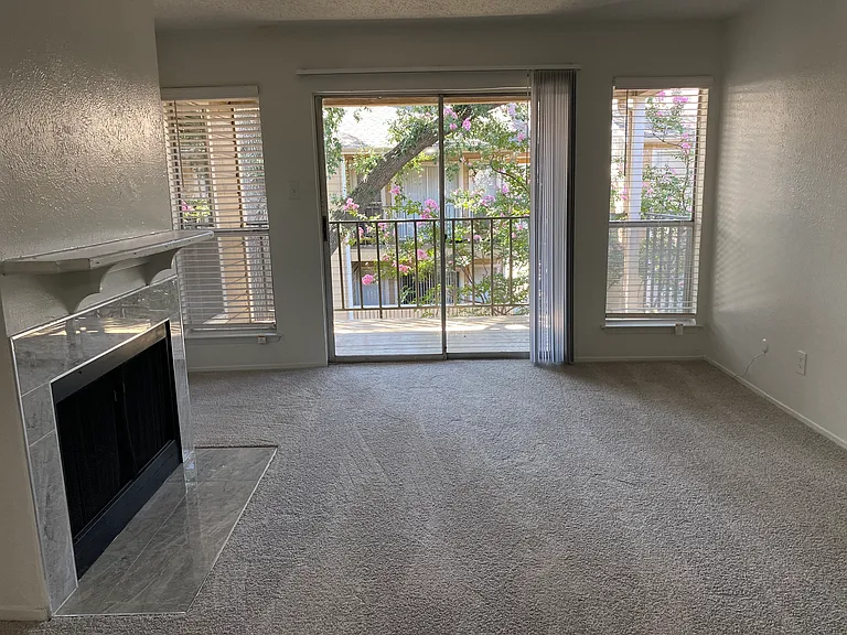 2-2 B1 946 SQ FT