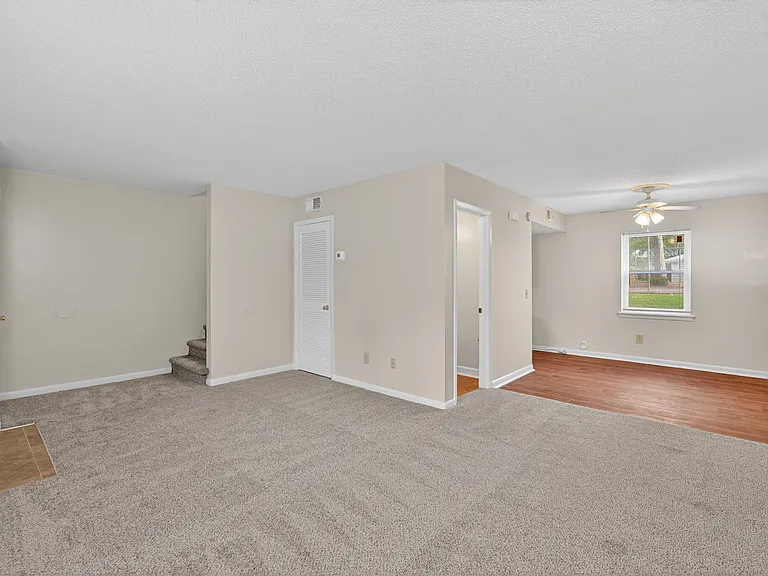 Woodlocke Apartments — Photo 43
