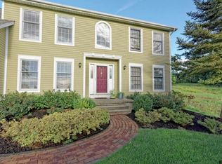 15 Corolyn Ter, Niskayuna, NY 12309
