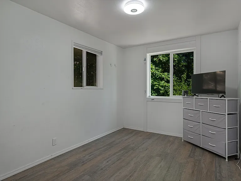 413 E Herron Blvd NW — Photo 15