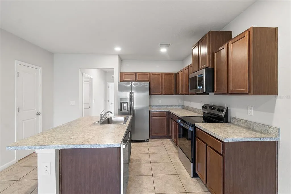 3 bed, 2.0 bath, 1532 sqft, $2,100 — Photo 4