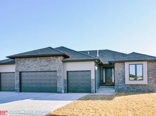 1330 N 101st St, Lincoln, NE 68527