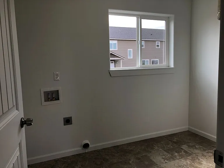 711 Ne 3rd Ave — Photo 15