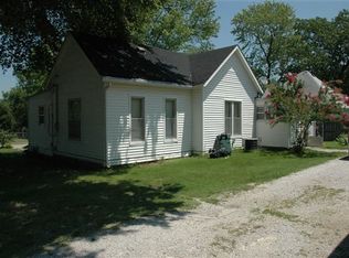 1032 Sycamore St, Carthage, MO 64836