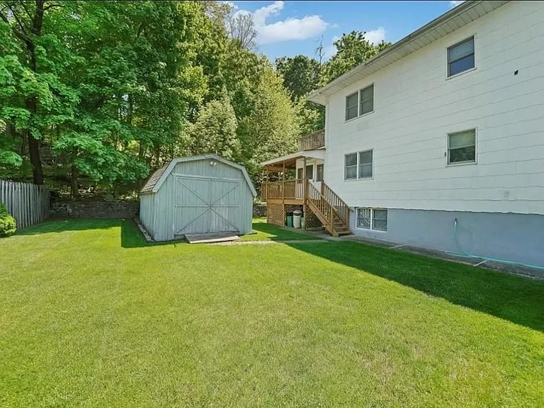 22 Riverside Dr #2 — Photo 4