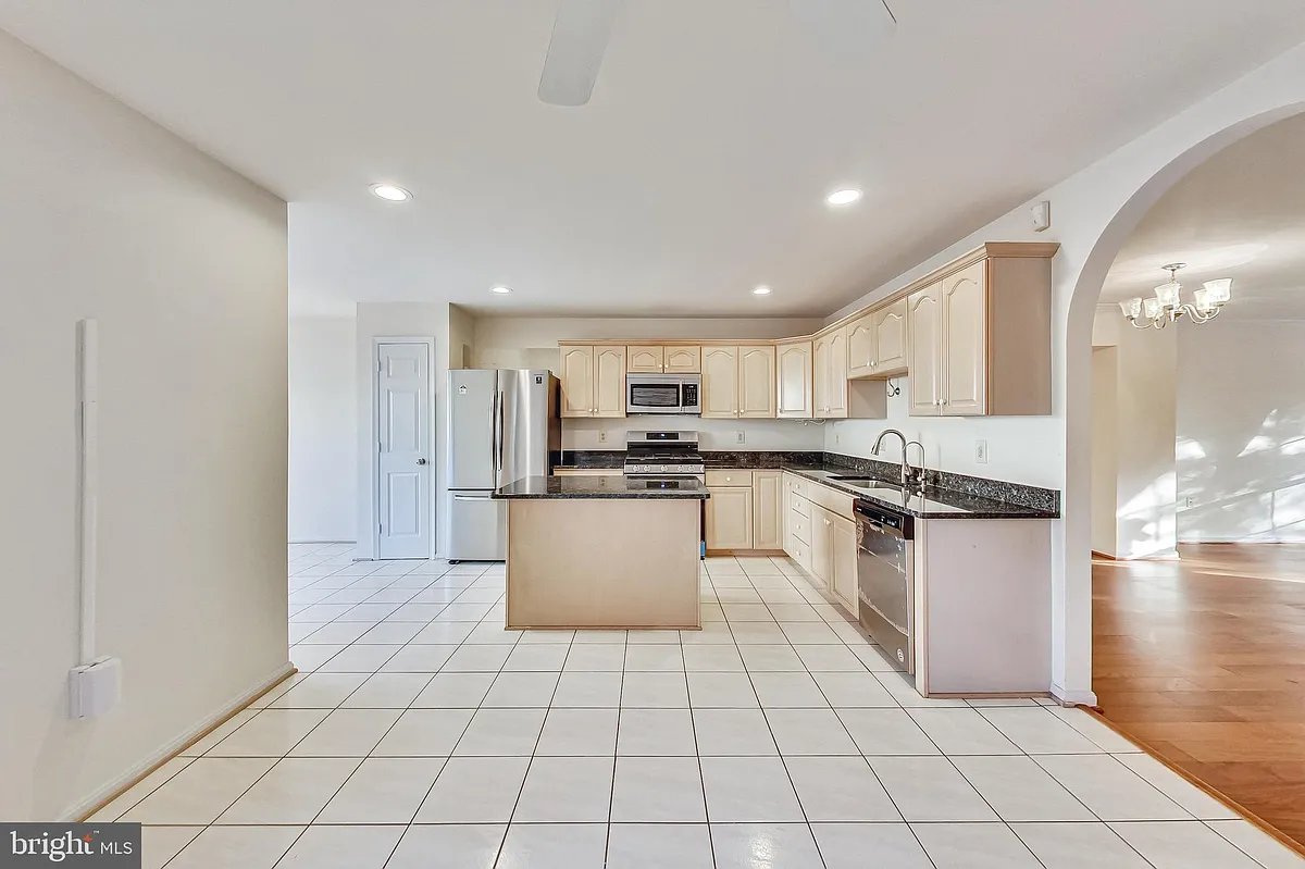 Building Photo - 2408 Simpkins Farm Dr