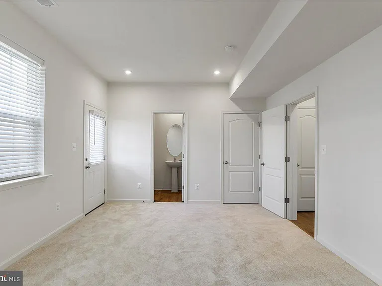 100 Stafford Pl — Photo 14