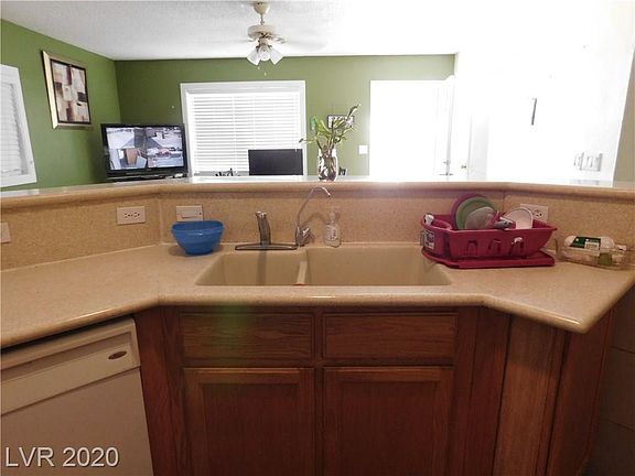 4th image of 2300 Theresa Ave