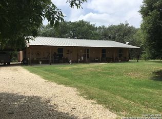 917 County Road 2400, Moore, TX 78057